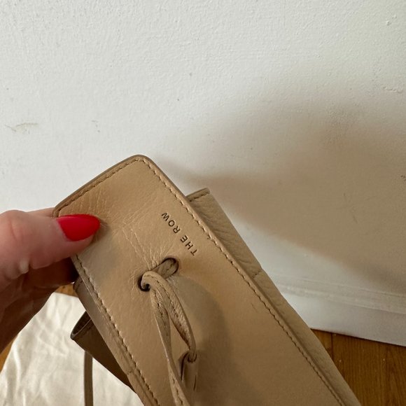 The Row Drawstring Pouch Bucket Bag Peebled Leather Beige Deerskin - Picture 7 of 12